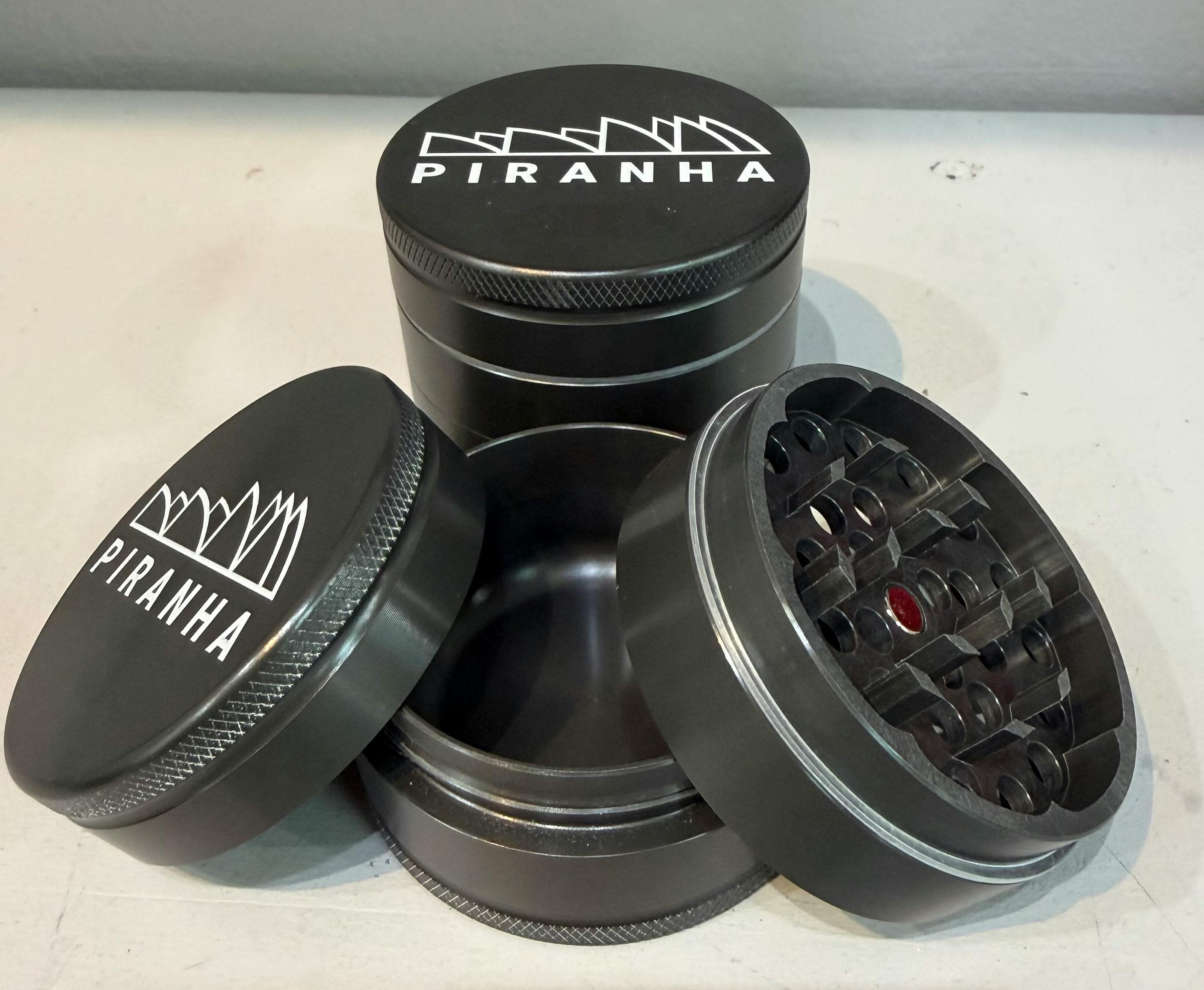 Piranha 3pc grinder BLACK